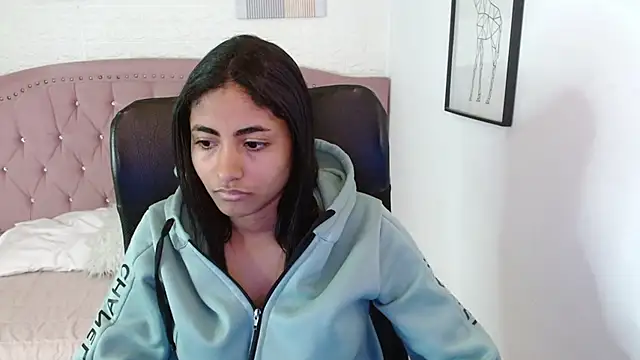 shaneelle online show from November 2025 03:05:02 AM