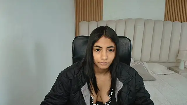shaneelle online show from May 2026 12:10:01 PM