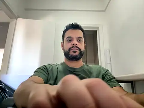 HornyBeachBoyBR online show from May 2026 02:33:01 PM