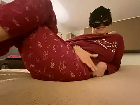 Marilou1983 online show from March 2025 09:37:01 PM