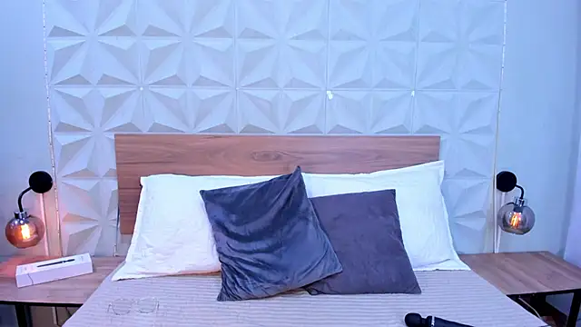 Stacey white  online show from November 2025 07:13:02 PM