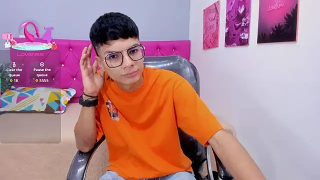 Snapshot of Noha_scott chatting on October 2025 11:03:01 PM Noha scott online show from October 2025 11:03:01 PM