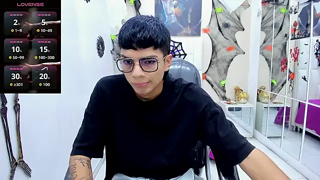 Snapshot of Noha_scott chatting on October 2025 11:35:02 PM Noha scott online show from October 2025 11:35:02 PM