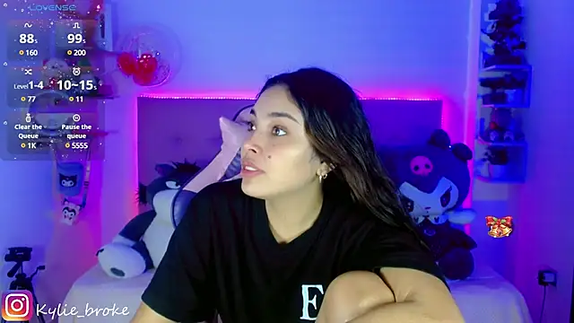 Kylie brokee online show from December 2024 09:04:02 PM