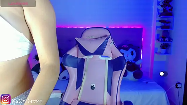 Kylie brokee online show from February 2025 09:10:01 PM