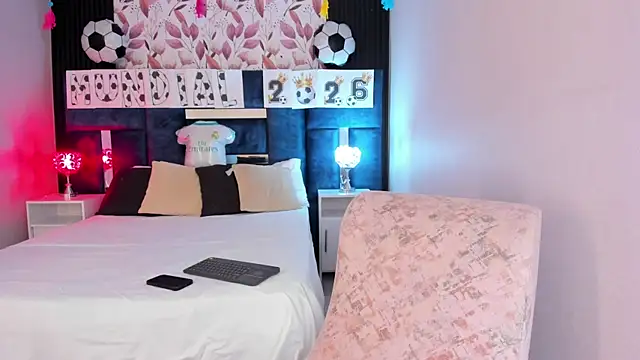 AmmyJones  online show from June 2026 07:04:02 PM