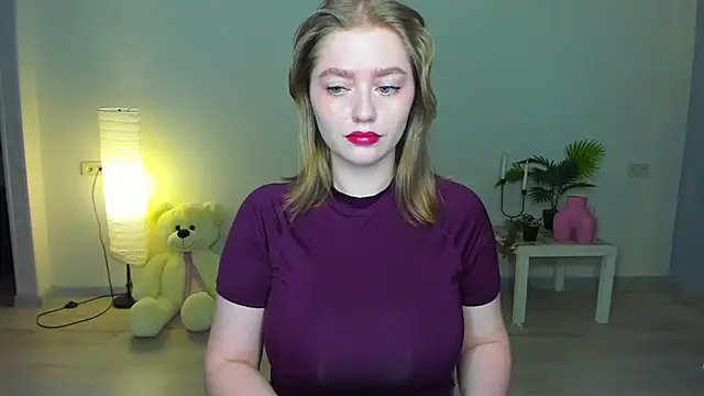 AidaPerry online show from September 2025 06:44:02 PM