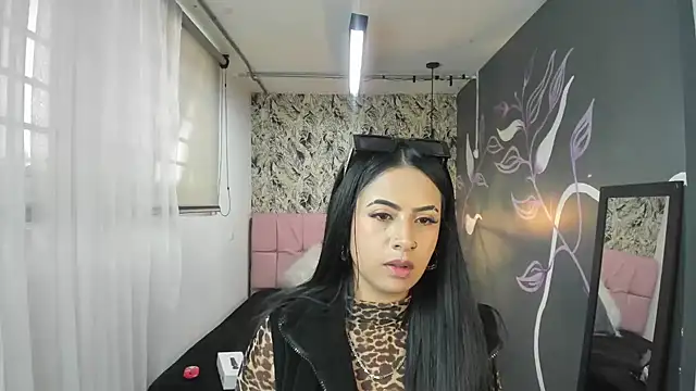 Snapshot of CharlotteeGray_ chatting on February 2025 07:40:02 PM CharlotteeGray online show from February 2025 07:40:02 PM