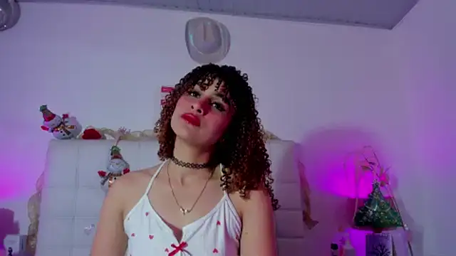 Snapshot of amaia_escotet chatting on December 2024 01:54:01 PM amaia escotet online show from December 2024 01:54:01 PM