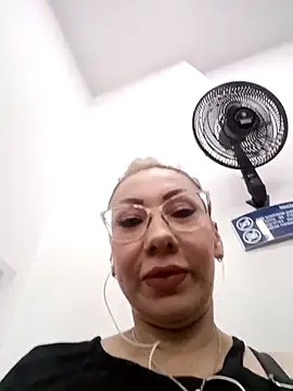 coral smitth online show from October 2025 06:26:01 PM