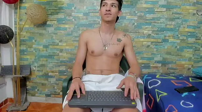 Snapshot of MasterSEX420 chatting on January 2025 03:27:01 PM MasterSEX420 online show from January 2025 03:27:01 PM