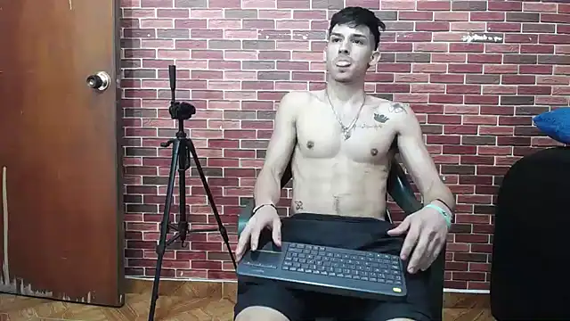 Snapshot of MasterSEX420 chatting on January 2025 07:48:02 AM MasterSEX420 online show from January 2025 07:48:02 AM