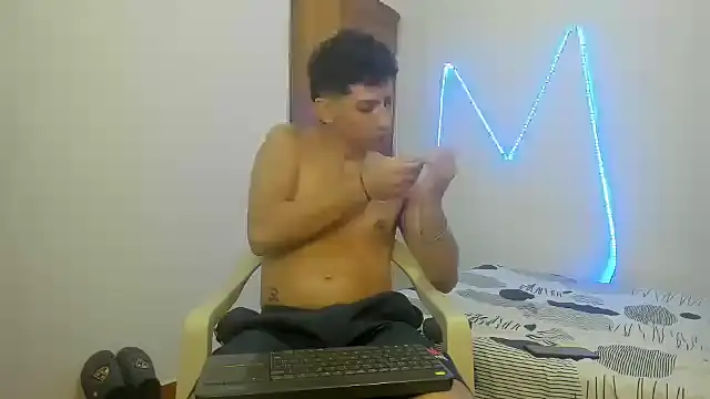 Snapshot of MasterSEX420 chatting on October 2025 12:29:01 PM MasterSEX420 online show from October 2025 12:29:01 PM