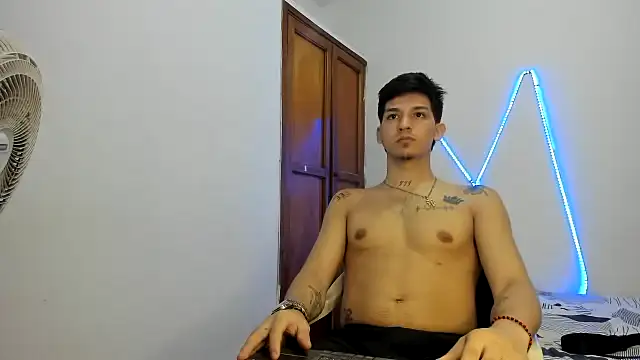 Snapshot of MasterSEX420 chatting on November 2025 02:44:01 AM MasterSEX420 online show from November 2025 02:44:01 AM