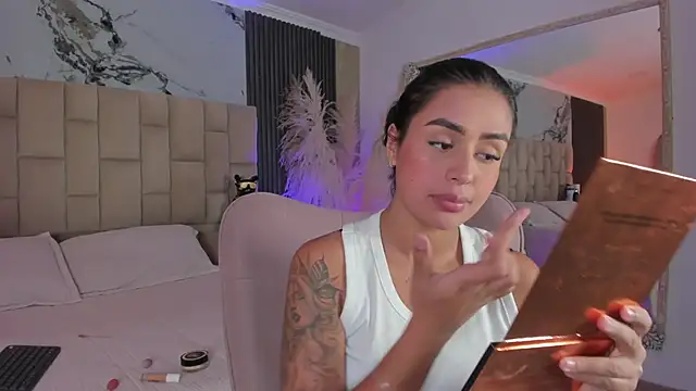 EmmaTorres  online show from April 2026 09:09:02 PM
