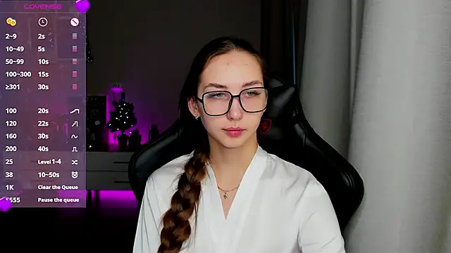 Snapshot of Sm0ly chatting on December 2024 02:53:01 AM Sm0ly online show from December 2024 02:53:01 AM