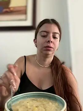 Snapshot of Cloew_Marz chatting on January 2025 05:45:02 PM Cloew Marz online show from January 2025 05:45:02 PM