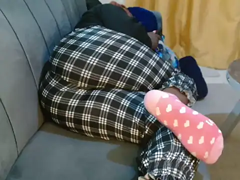 Snapshot of leslysexygirl chatting on October 2025 05:59:02 AM leslysexygirl online show from October 2025 05:59:02 AM