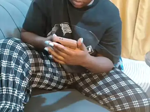 Snapshot of leslysexygirl chatting on November 2025 05:50:02 AM leslysexygirl online show from November 2025 05:50:02 AM