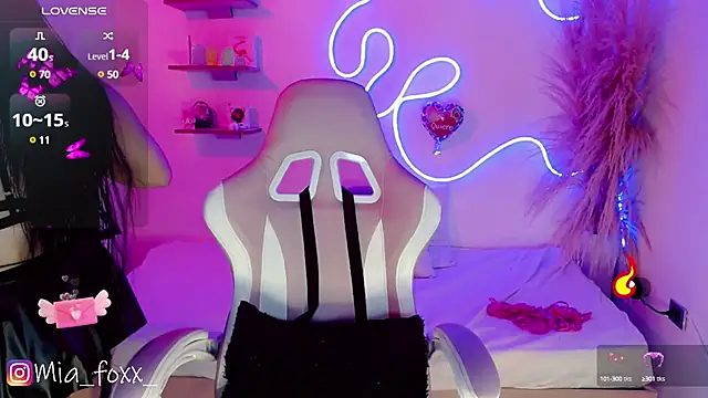 Mia foxx  online show from March 2025 09:06:02 PM