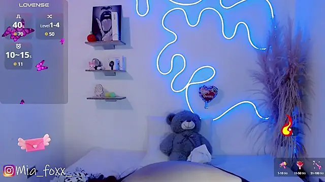 Mia foxx  online show from March 2025 03:11:01 AM