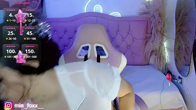 Mia foxx  online show from September 2025 09:09:01 PM