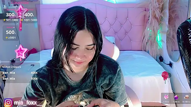 Mia foxx  online show from October 2025 10:07:02 PM