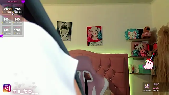 Mia foxx  online show from February 2026 09:07:01 PM