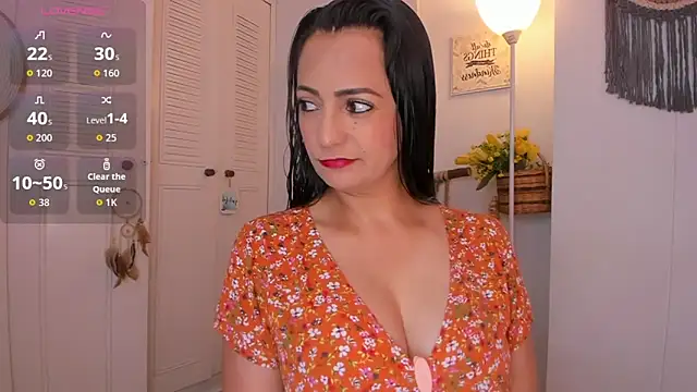 anaruiz  online show from June 2026 05:37:01 PM