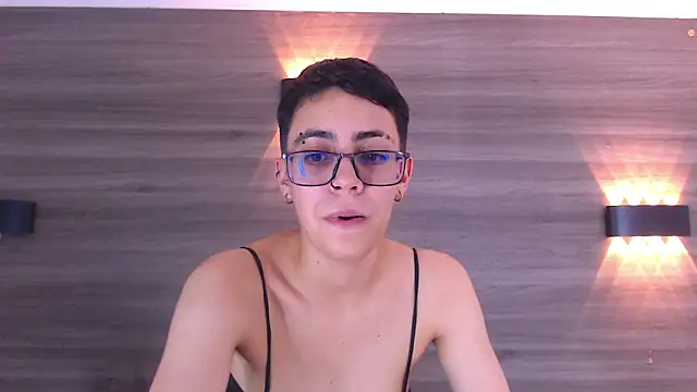 Snapshot of Cutie_Shy_ chatting on February 2025 01:44:02 AM Cutie Shy online show from February 2025 01:44:02 AM