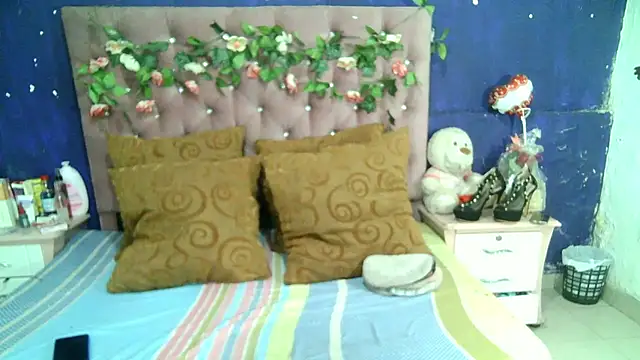 Snapshot of ValeriaTsx chatting on December 2025 11:48:01 AM ValeriaTsx online show from December 2025 11:48:01 AM