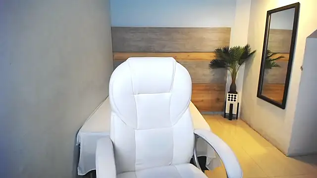 liseth fox online show from December 2024 10:42:02 PM