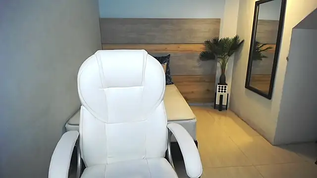 liseth fox online show from December 2024 12:13:02 PM