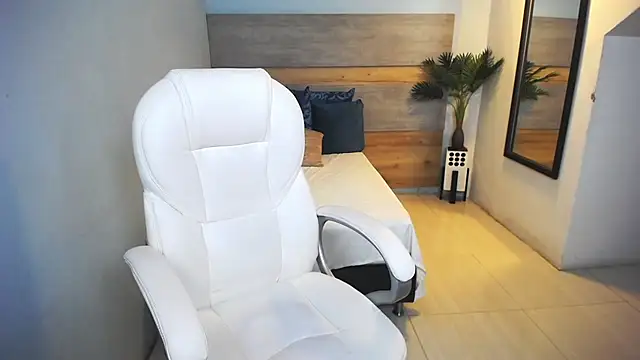 liseth fox online show from January 2025 06:45:02 PM