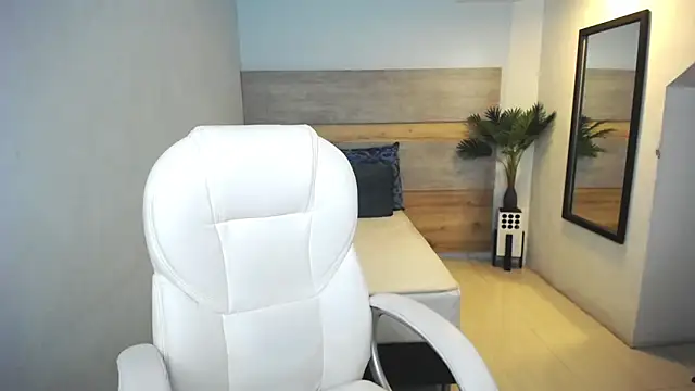 liseth fox online show from January 2025 07:53:01 PM