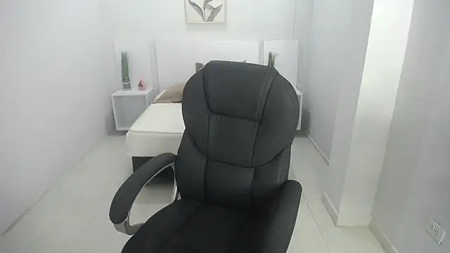 liseth fox online show from January 2025 12:30:01 PM