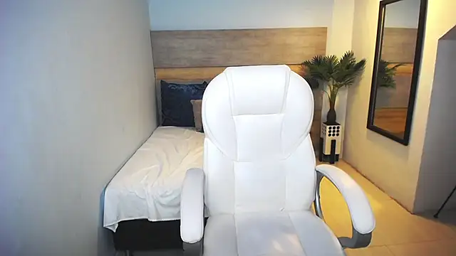 liseth fox online show from January 2025 01:58:02 AM