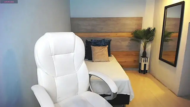 liseth fox online show from February 2025 11:15:02 PM