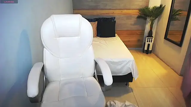 liseth fox online show from February 2025 01:35:01 AM