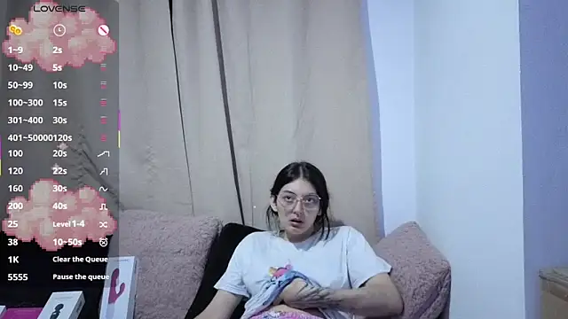 lessliee22  online show from June 2026 08:42:01 AM