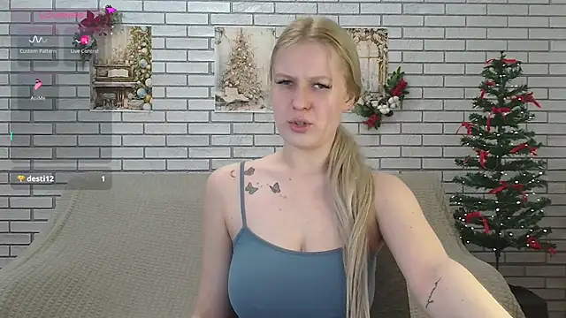 Snapshot of EmiliaDuchess chatting on December 2024 03:02:01 PM EmiliaDuchess online show from December 2024 03:02:01 PM