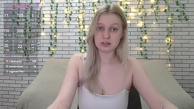 Snapshot of EmiliaDuchess chatting on February 2025 10:43:02 AM EmiliaDuchess online show from February 2025 10:43:02 AM