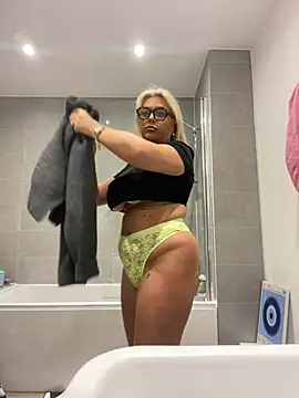 Snapshot of Arabellalee23 chatting on December 2024 10:05:01 PM Arabellalee23 online show from December 2024 10:05:01 PM