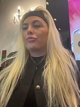 Snapshot of Arabellalee23 chatting on February 2025 07:25:02 PM Arabellalee23 online show from February 2025 07:25:02 PM