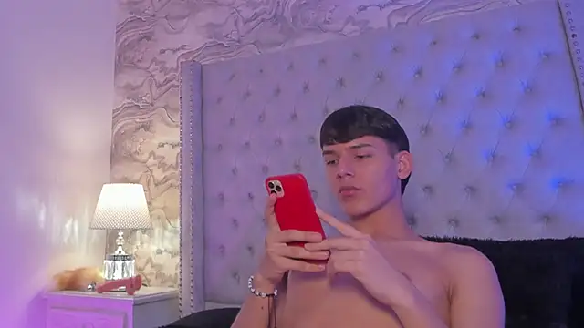 Kev jenner online show from December 2024 10:22:01 PM