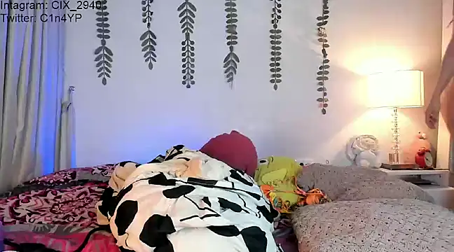 Snapshot of halseycox___ chatting on December 2024 09:58:01 AM halseycox online show from December 2024 09:58:01 AM