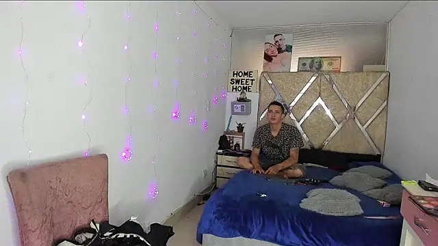 Snapshot of parejacaliente20154 chatting on February 2026 12:01:01 PM parejacaliente20154 online show from February 2026 12:01:01 PM