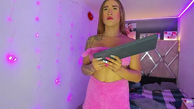 Snapshot of parejacaliente20154 chatting on February 2026 01:05:02 AM parejacaliente20154 online show from February 2026 01:05:02 AM