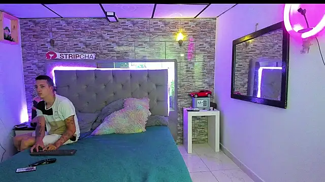 parejacaliente20154 online show from June 2026 11:00:01 AM