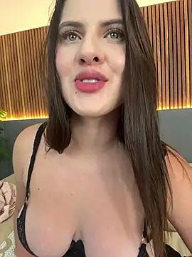 Snapshot of EmiilyAdams_ chatting on December 2024 09:11:01 PM EmiilyAdams online show from December 2024 09:11:01 PM